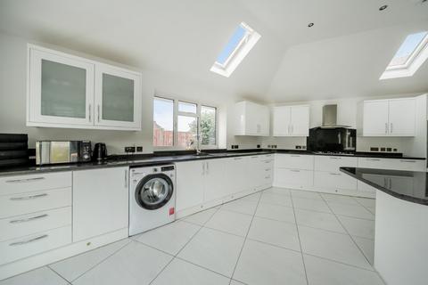 3 bed property, in Knightwood Crescent, £650,000