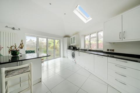 3 bed property, in Knightwood Crescent, £590,000