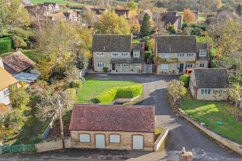4 bed property, in High Street, £875,000