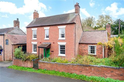 4 bed property, in High Street, £325,000