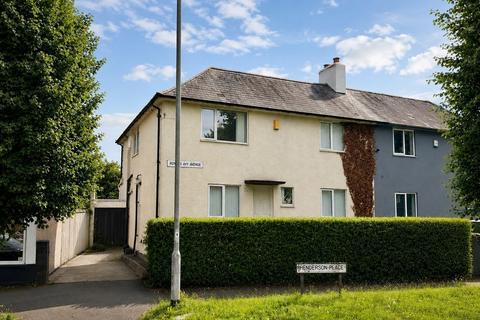 2 bed property, in Royal Navy Avenue, £210,000