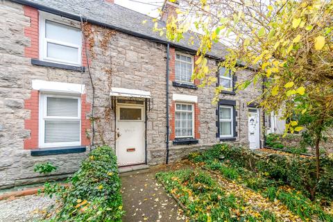 2 bed property, in Rose Hill, £90,000