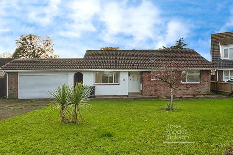 3 bed property, in Oaklands Close, £350,000