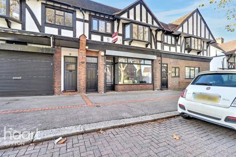 1 bed property, in Westmead Corner, £500,000