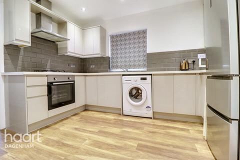 2 bed property, in Mayswood Gardens, £450,000