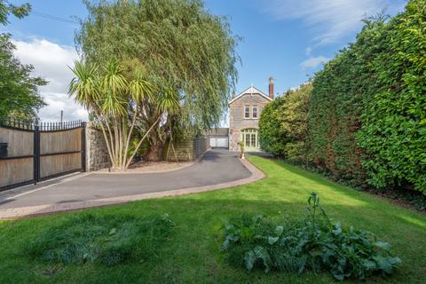 3 bed property, in Cooks Lane, £575,000