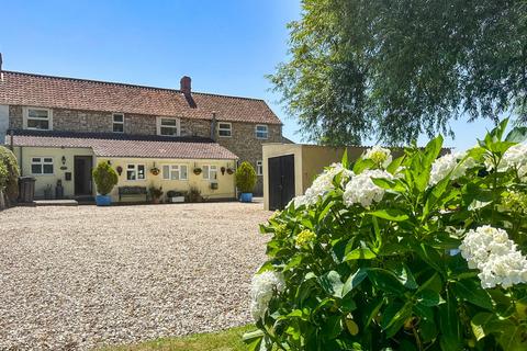 5 bed property, in Stichings Shord Lane, £775,000