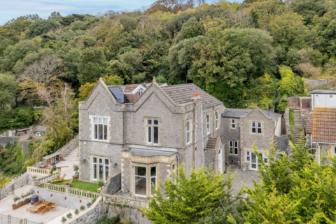 4 bed property, in South Road, £800,000