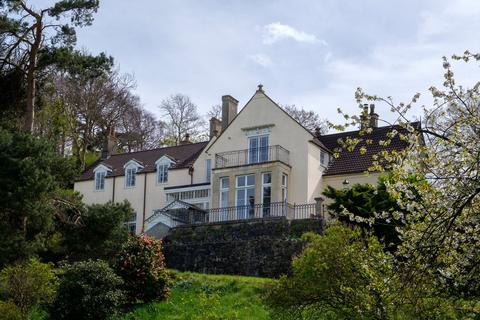 8 bed property, in Whitley Head, £1,200,000