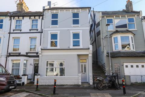 5 bed property, in Manor Road, £375,000
