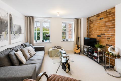 2 bed property, in Portland Street, £200,000