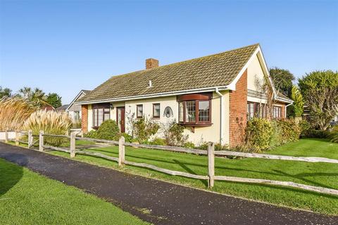 3 bed property, in Culimore Close, £625,000