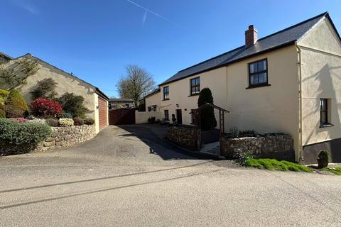 3 bed property, in Broadwoodwidger, £450,000