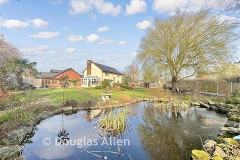 4 bed property, in Runwell Road, £700,000