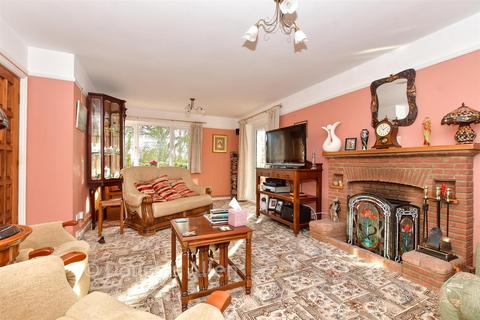 4 bed property, in Runwell Road, £700,000