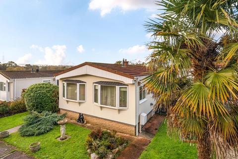 2 bed property, in The Copse, £125,000