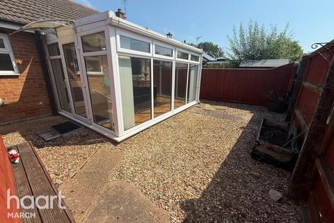 1 bed property, in Meadow Way, £162,500