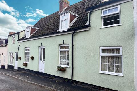 3 bed property, in Church Street, £250,000