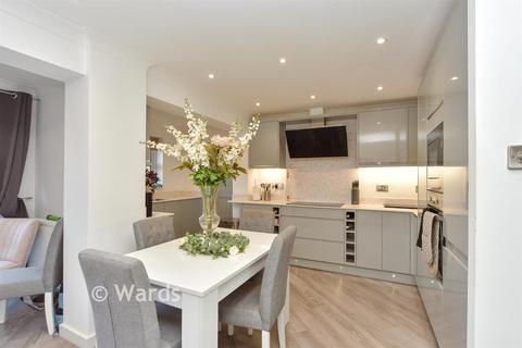 3 bed property, in St. Margaret's Drive, £264,500