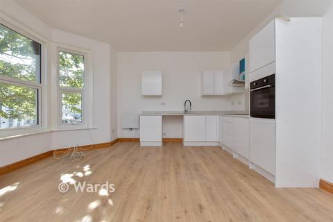 6 bed property, in Gordon Road, £400,000