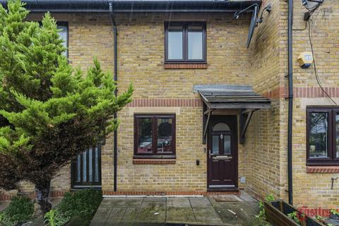 2 bed property, in Riverside Close, £500,000