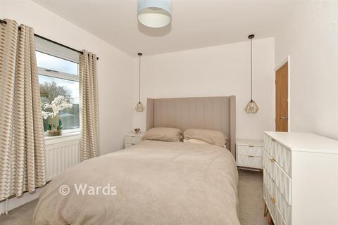 2 bed property, in Howfield Lane, £220,000