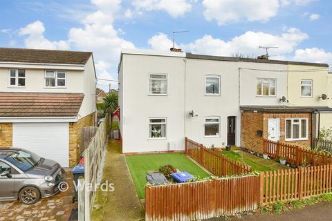 2 bed property, in Howfield Lane, £220,000