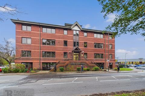 1 bed property, in Hazelwick Avenue, £215,000