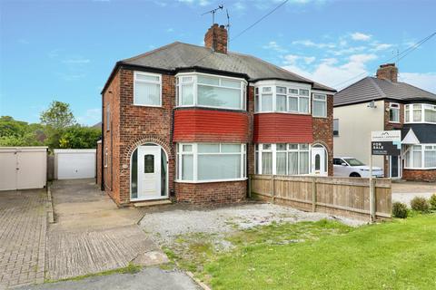 3 bed property, in Cottingham Road, £240,000