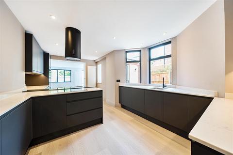 2 bed property, in Harlesden Gardens, £750,000