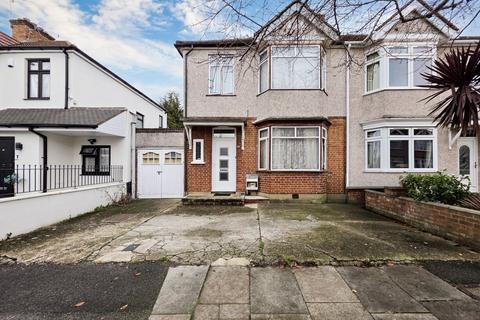 3 bed property, in Edward Road, £625,000