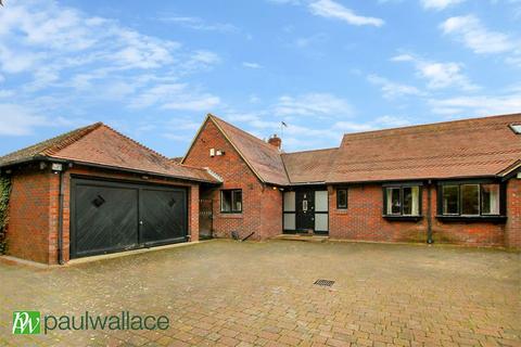 4 bed property, in Crossbrook Street, £550,000