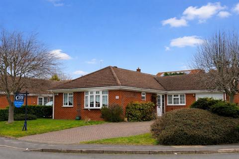 3 bed property, in Hidcote Avenue, £500,000