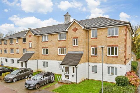 2 bed property, in Chipstead Close, £240,000