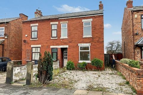 3 bed property, in Kew Road, £165,000