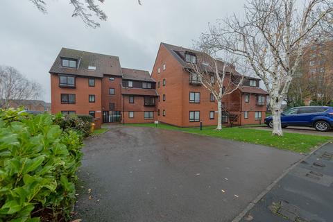 2 bed property, in Heathlands Grove, £105,000