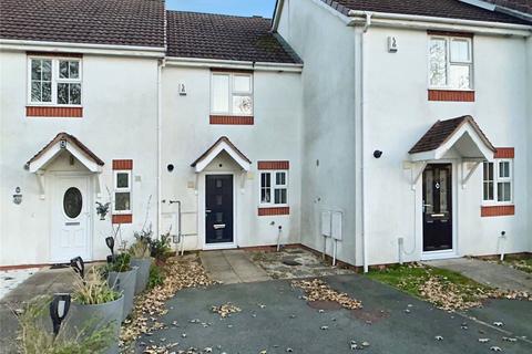 2 bed property, in Park View Close, £120,000