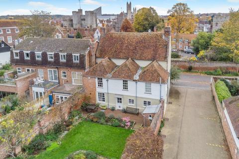6 bed property, in Linden Grove, £1,500,000