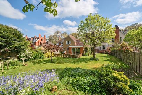 6 bed property, in Shinfield Road, £950,000