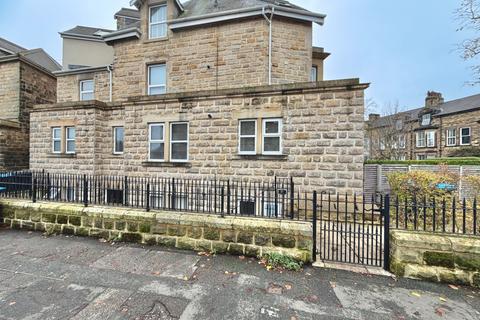 2 bed property, in Mayfield Grove, £200,000