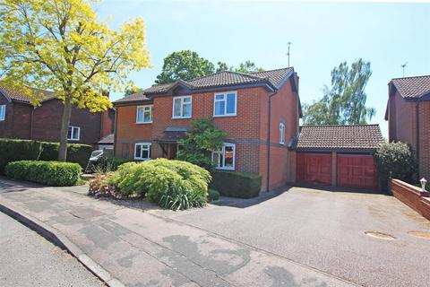 5 bed property, in Boswell Gardens, £775,000
