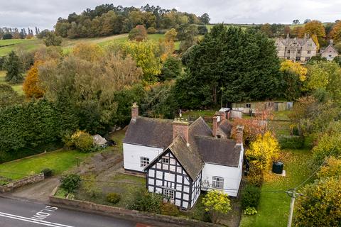 4 bed property, in The White House, £450,000