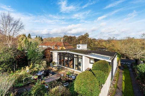 4 bed property, in Main Road, £700,000