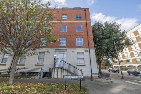 2 bed property, in New Dover Road, £190,000