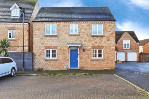 3 bed property, in Mountfield Way, £235,000