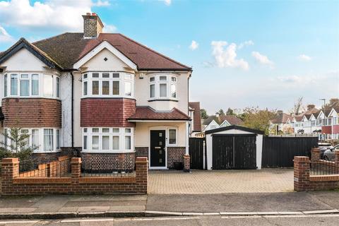 3 bed property, in Bruce Grove, £550,000