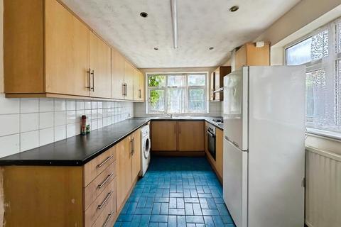 3 bed property, in Braemar Road, £400,000