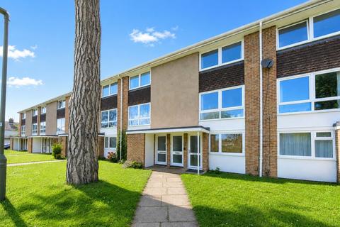 2 bed property, in Wykeham Crescent, £265,000