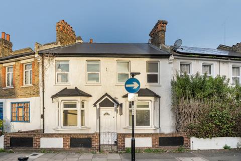3 bed property, in Leahurst Road, £600,000
