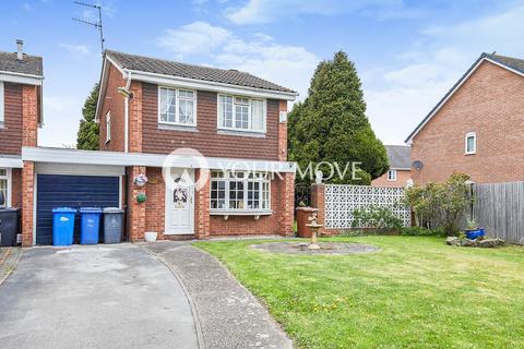 3 bed property, in Halcyon Way, £230,000